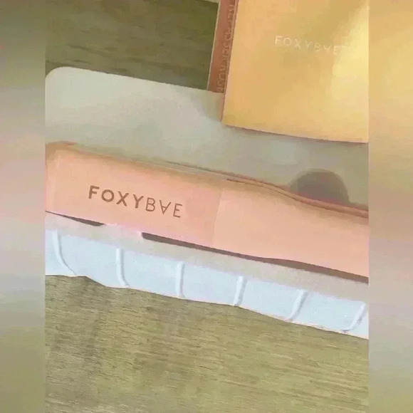 Foxy Bae Blush Flat Iron Hair Straightener Ceramic Styling Tool Full Sz New - Picture 1 of 5